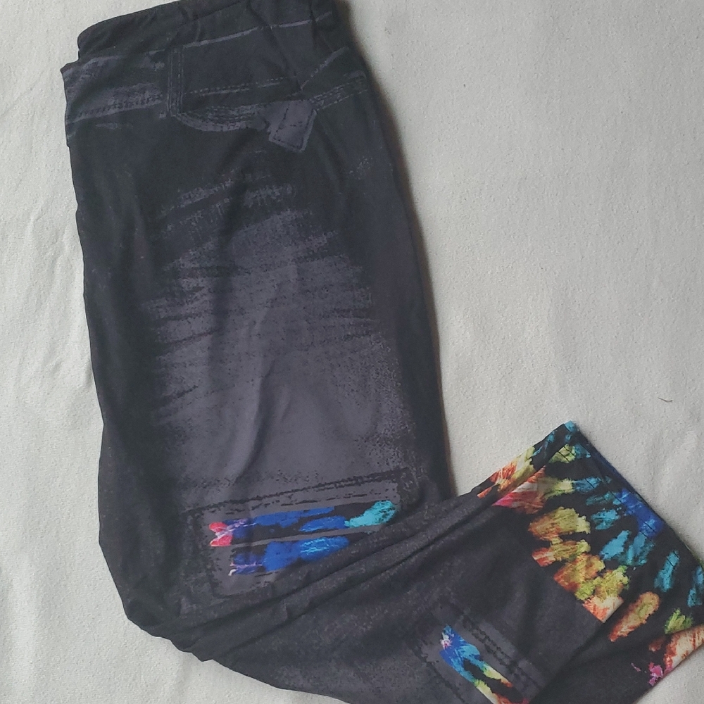 Colorful Abstract Print Capri Leggings